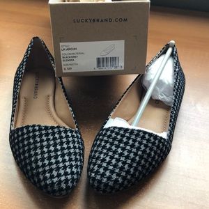 Lucky Brand Archh black and white Flats. New